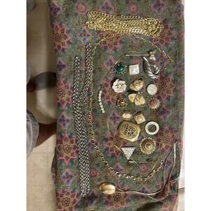 Broaches, Pins, Chains 1940's All Clasps Are In Great Condition. 21 Pieces.